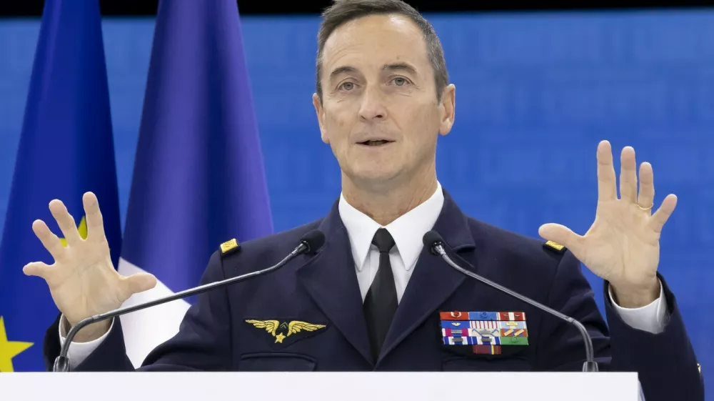 Paris, France Novembre 18, 2025 - 107e edition du Congres des maires et des presidents d intercommunalite de France - Fabien Mandon, Chef d Ă tat-major des armĂ es CONGRES DES MAIRES, SALON DES MAIRES, POLITIQUE Copyright: xVincentxIsorex,Image: 1053246027, License: Rights-managed, Restrictions: imago is entitled to issue a simple usage license at the time of provision. Personality and trademark rights as well as copyright laws regarding art-works shown must be observed. Commercial use at your own risk.;PUBLICATIONxNOTxINxFRA, Model Release: no