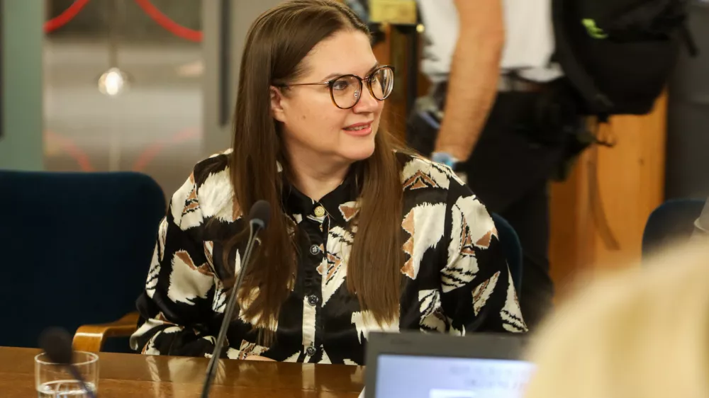 - Andreja Kokalj, državna sekretarka na ministrstvu za pravosodje in kandidatka za ministrico.- 17.11.2025. - Predstavitev kandidatke za ministrico za pravosodje Branka Zlobka Andreje Kokalj pred odborom DZ za pravosodje v DZ RS.//FOTO: Bojan Velikonja