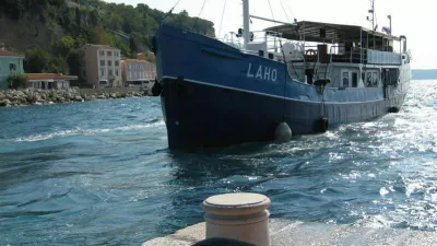 Potniška ladja Lahko je s 120 leti najstarejša slovenska ladja.
