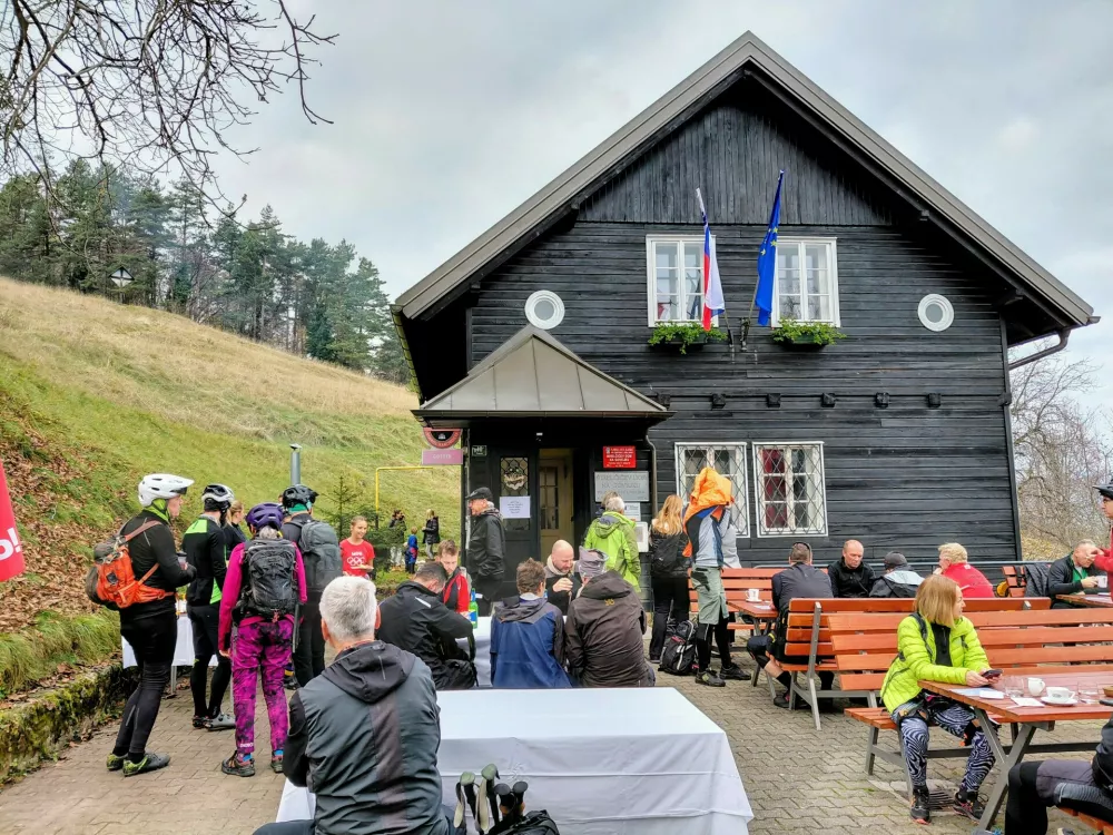 Dom za svoje &scaron;truklje je na&scaron;la v planinski koči
