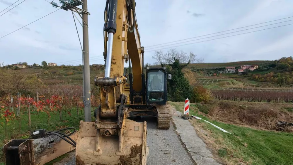 dela na mostu pod vasjo Snežeče