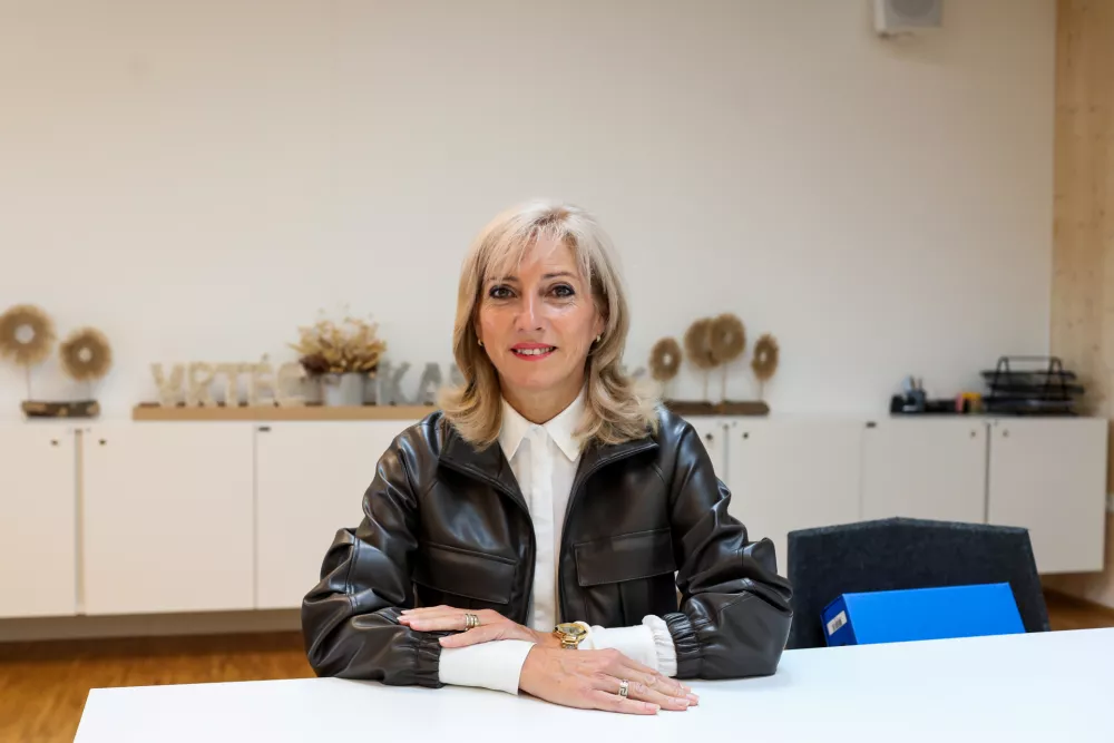 Ravnatelji na prepihu: kaj se dogaja v svetih zavodov?