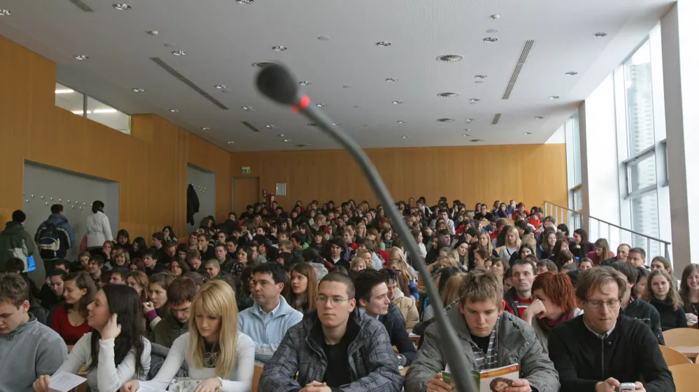 Kako bo umetna inteligenca preoblikovala univerze