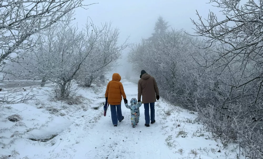People walk at the Grosser Feldberg (Great Field Mountain) following the first snowfall in Schmitten im Taunus, Germany, November 19, 2025.&nbsp;&nbsp; REUTERS/Timm Reichert
