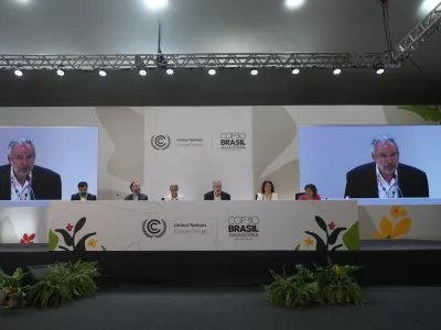 Andr&eacute; Corr&ecirc;a do Lago, COP30 president, center, speaks during a news conference at the COP30 U.N. Climate Summit, Saturday, Nov. 22, 2025, in Belem, Brazil. (AP Photo/Andre Penner)