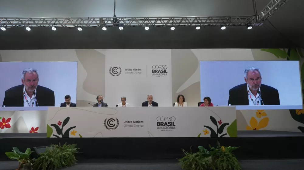 Andr&eacute; Corr&ecirc;a do Lago, COP30 president, center, speaks during a news conference at the COP30 U.N. Climate Summit, Saturday, Nov. 22, 2025, in Belem, Brazil. (AP Photo/Andre Penner)