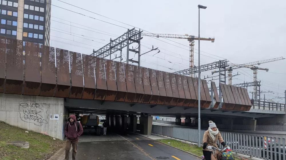 Pogled na železni&scaron;ki nadvoz danes zjutraj.