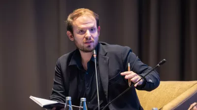 Ljubljana, hotel Grand Plaza.Mednarodni kongres dela z naslovom Razdeljeni svet, zdruzeno delavstvo.Moderator panela Faris Kocan.