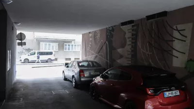 Prezrte freske, mozaiki in reliefi na ljubljanskih stavbah in ulicah