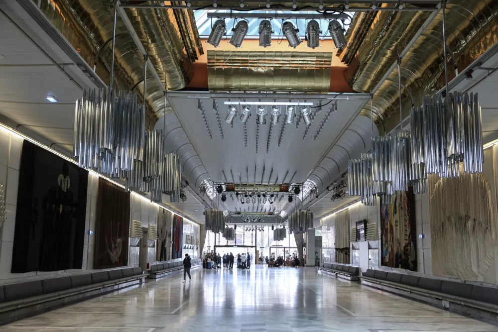 Prezrte freske, mozaiki in reliefi na ljubljanskih stavbah in ulicah