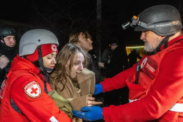 A girl reacts as she looks on a dead body her mother killed by a Russian airstrike in Kharkiv, Ukraine, late Sunday, Nov. 23, 2025. (AP Photo/Andrii Marienko)
