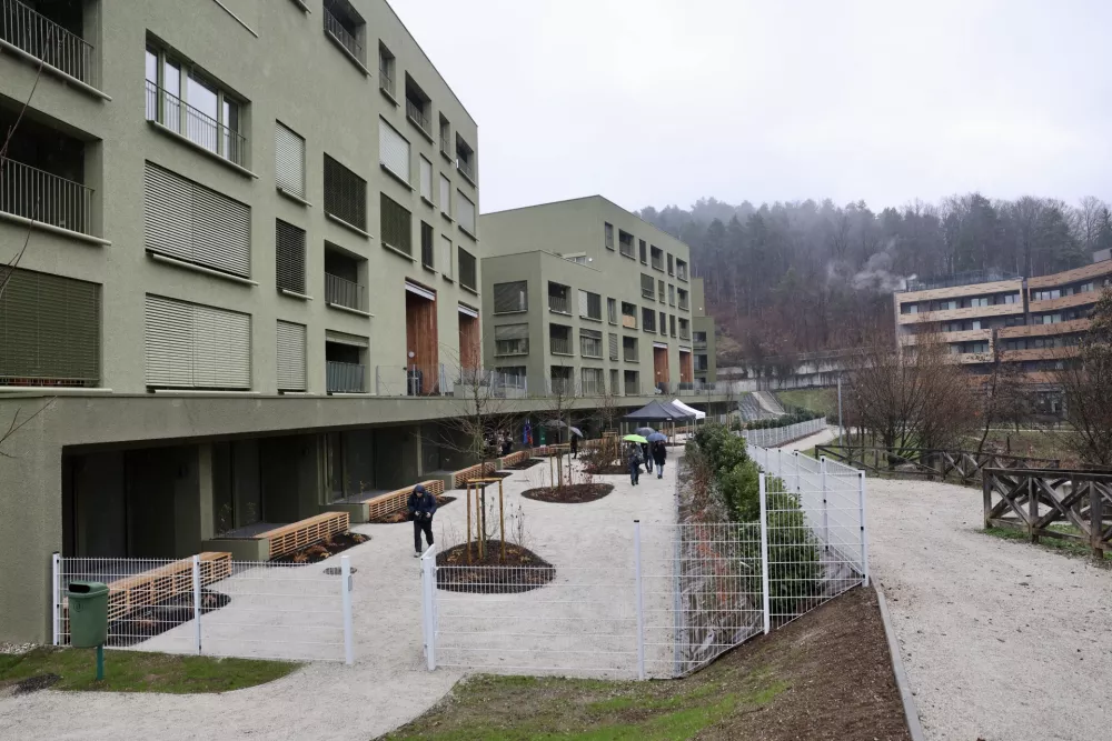 terasa in zelene povr&scaron;ine