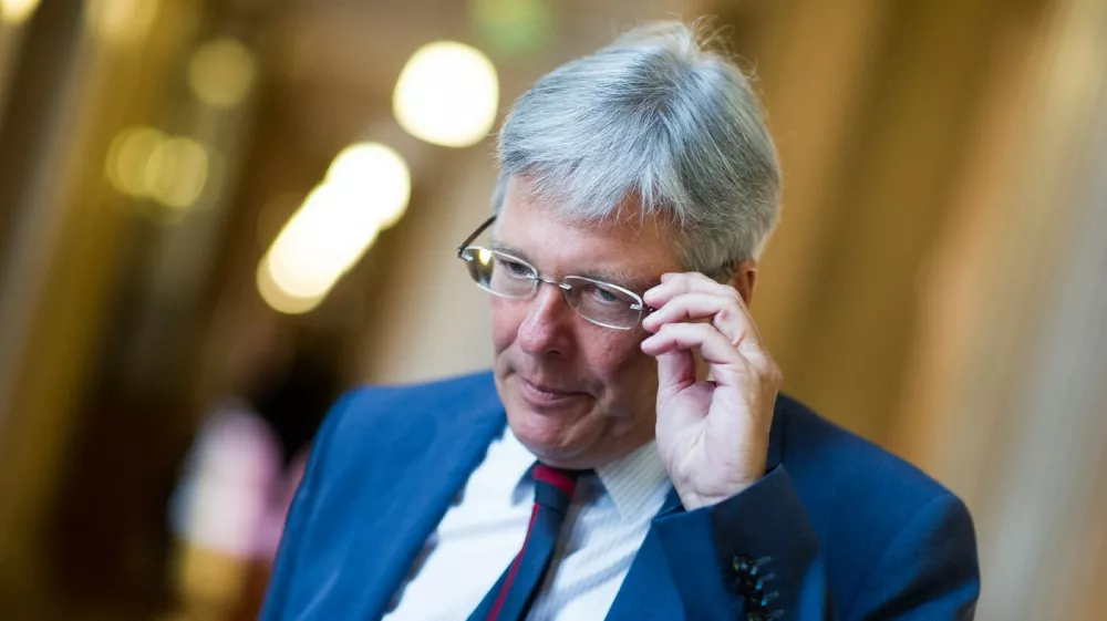 06.09.2016, Parlament, Wien, AUT, SP&Ouml;, Sitzung des Parteipr&auml;sidiums. im Bild Landeshauptmann K&auml;rnten Peter Kaiser // during board meeting of the austrian social democratic party at austrian parliament in Vienna, Austria on 2016/09/06. EXPA Pictures,Image: 299346330, License: Rights-managed, Restrictions: NO GERMANY, ITALY, FRANCE OR POLAND, Model Release: no