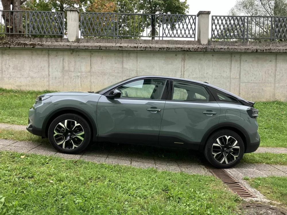 Citro&euml;n C4 hibrid 145 business: Ne &scaron;print, ampak tek na dolge proge