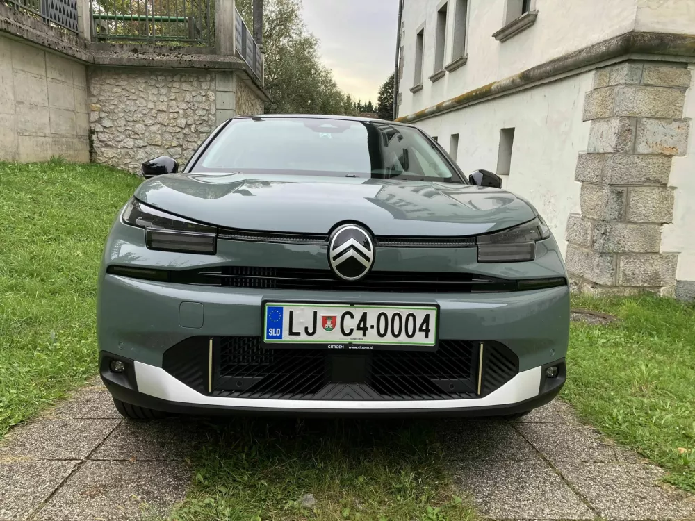 Citro&euml;n C4 hibrid 145 business: Ne &scaron;print, ampak tek na dolge proge