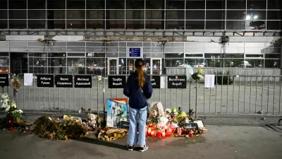 Novi Sad, Srbija. Železniška postaja, kjer se je 1. novembra 2024 zrušila nadstrešnica in ubila 16 ljudi. Prva obletnica.31. 10. 2025Foto: Nik Erik Neubauer