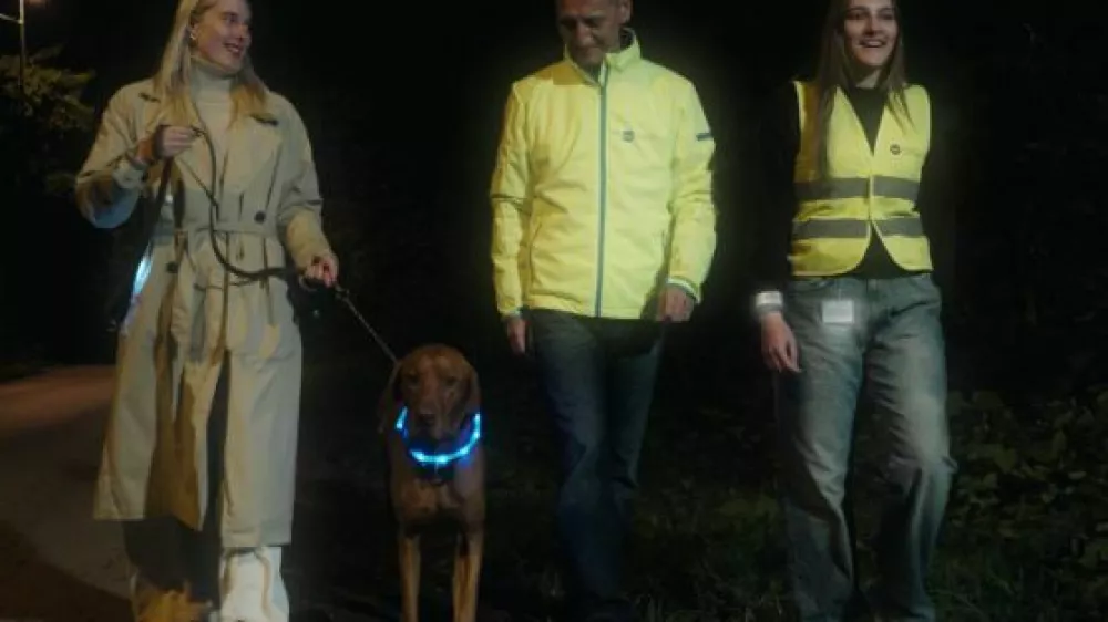 Pe&scaron;ci naj zlasti v temi in slabem vremenu poskrbijo, da jih ostali udeleženci v prometu vidijo. 