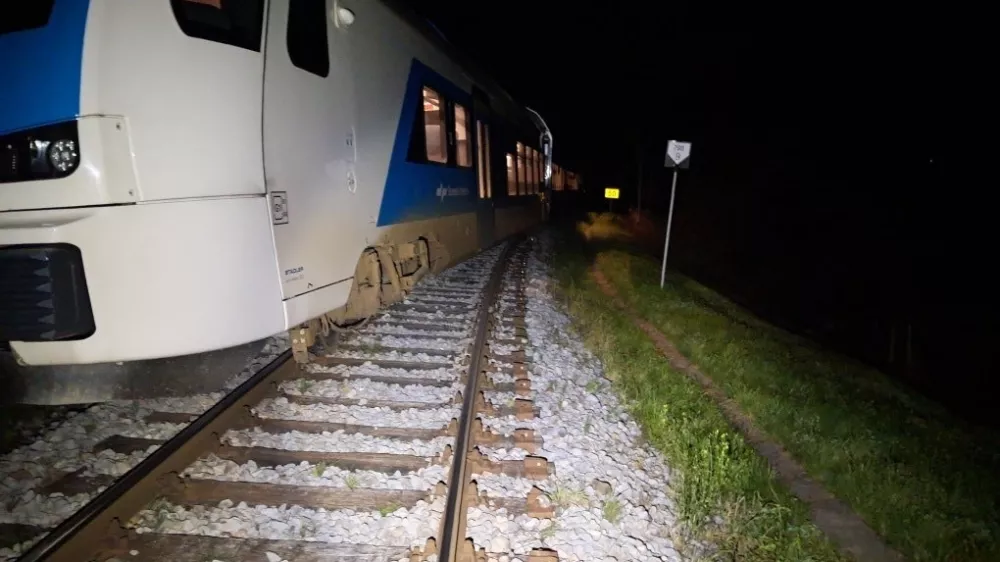 Namerna po&scaron;kodba železni&scaron;ke infrastrukture - neznanec je prežagal zatič na kretni&scaron;ki ključavnici