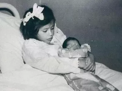 Lina Marcela Medina s sinom. Najmlaj&scaron;a mati v zgodovini, ki je rodila pri 5 letih. 