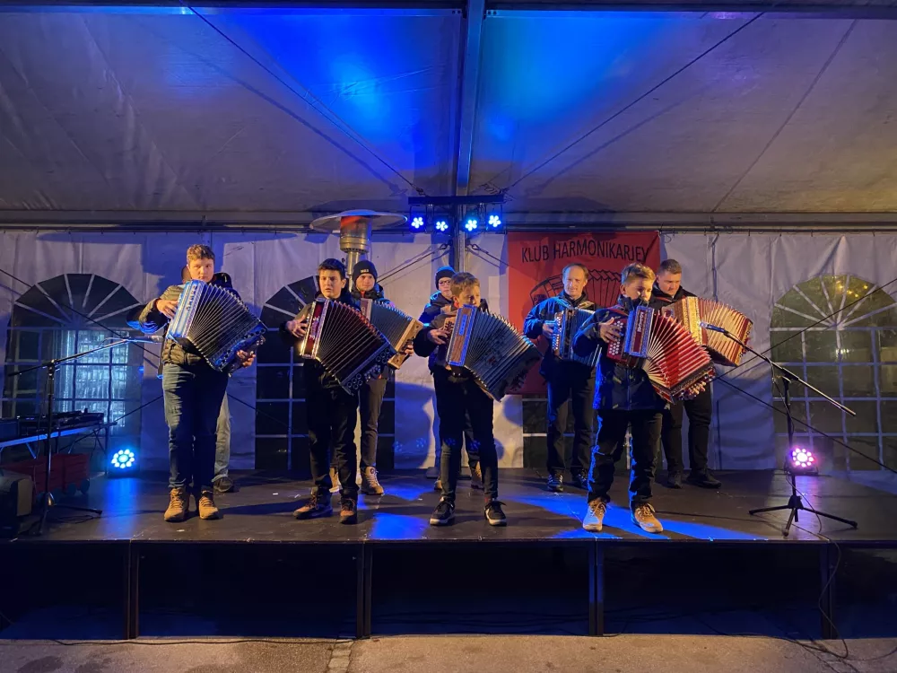 Praznični sejmi, drsali&scaron;ča, Miklavževi sprevodi