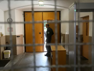 V priporu iz leta v leto več mladoletnikov. Največ zaradi tatvin in nasilni&scaron;tva