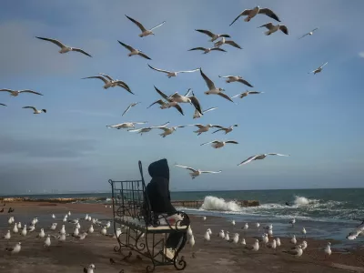 A woman sits at the beach, amid Russia's attack on Ukraine, in the Black Sea port of Odesa, Ukraine November 26, 2025. REUTERS/Nina Liashonok