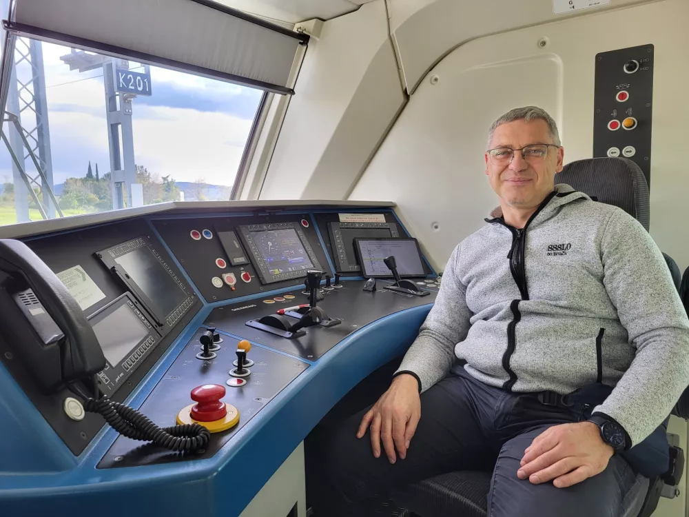 Strojevodja, in&scaron;truktor strojevodij Tomaž &Scaron;en, Slovenske železnice / Foto: Katja Gle&scaron;čič 