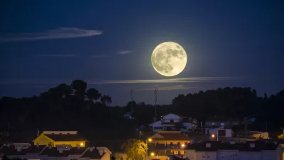 Superluna kot so jo pred časom videli na Portugalskem. / Foto: Istock