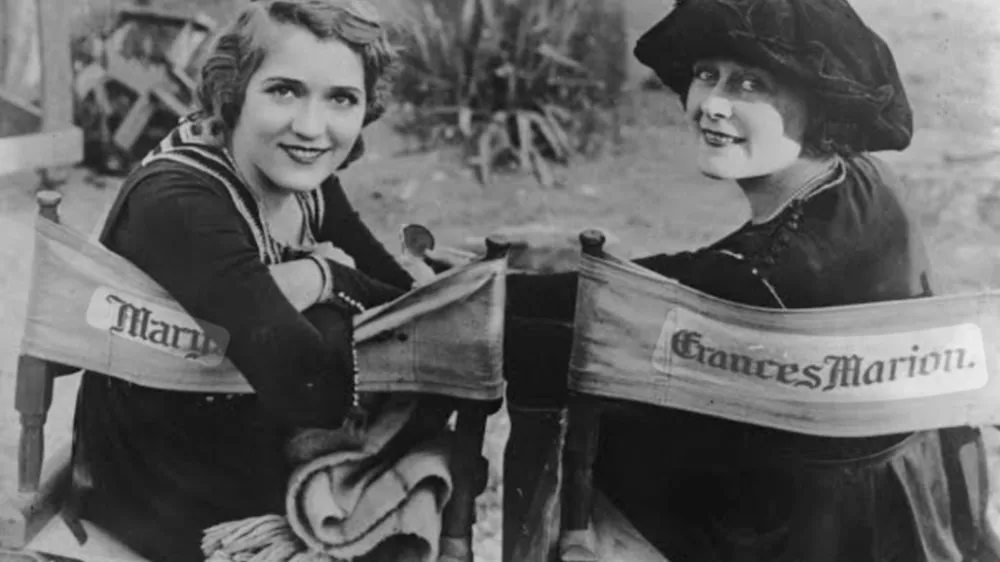 Gladys Louise Smith, bolj znana kot &raquo;ljubljenka Amerike&laquo; Mary Pickford, je skupaj s svojo najbolj&scaron;o prijateljico Frances Marion zajahala val uspeha. Foto: wikipedia