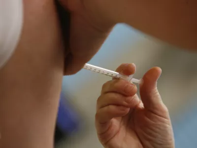 cepivo pandemrix- cepljenje proti pandemski gripi, ki povzroča virus A (H1N1) - Pediatrična klinika/FOTO: Bojan VelikonjaOPOMBA: ZA OBJAVO V ČASOPISU DNEVNIK