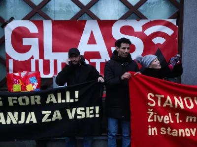 glas ljudstva, opozorilni protest. foto: Bojan Velikonja 