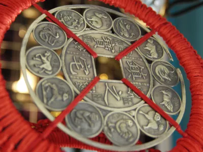 Kovanec s simboli kitajskega zodiaka / Foto: Istock