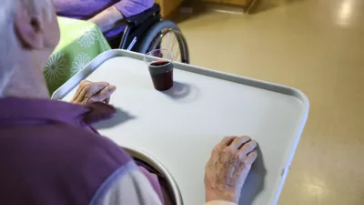 Stresni december: v domovih starej&scaron;ih se začenja bitka s časom