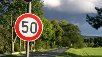 Omejitev je bil 50 km/h. / Foto: Istock