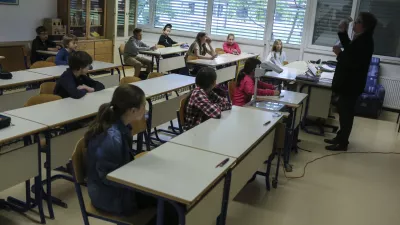 - Osnovna &scaron;ola Valentina Vodnika v Ljubljani - razred - učilnica - osnovno&scaron;olci - učenci - &scaron;olstvo    - 07.05.2015 - Nacionalno preverjanje znanja (NPZ) v osnovnih &scaron;olah - pisno preverjanje znanja iz maternega jezika za učence 6. in 9. razreda -    //FOTO: Jaka Gasar