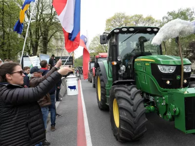 - traktorji - - 25.04.2023 &ndash; drugi protest kmetov pred poslopjem parlamenta v Ljubljani &ndash; protestni shod zaradi nezadovoljstva, vrste zahtev do kmetov in perečih težav v kmetijstvu - Sindikat kmetov Slovenije -//FOTO: Tomaž Skale
