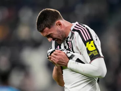 Juventus's Dusan Vlahovic reacts during the Italian Serie A soccer match between Juventus and Cagliari in Torino, Italy, Saturday, Nov. 29, 2025. (Fabio Ferrari/LaPresse via AP)