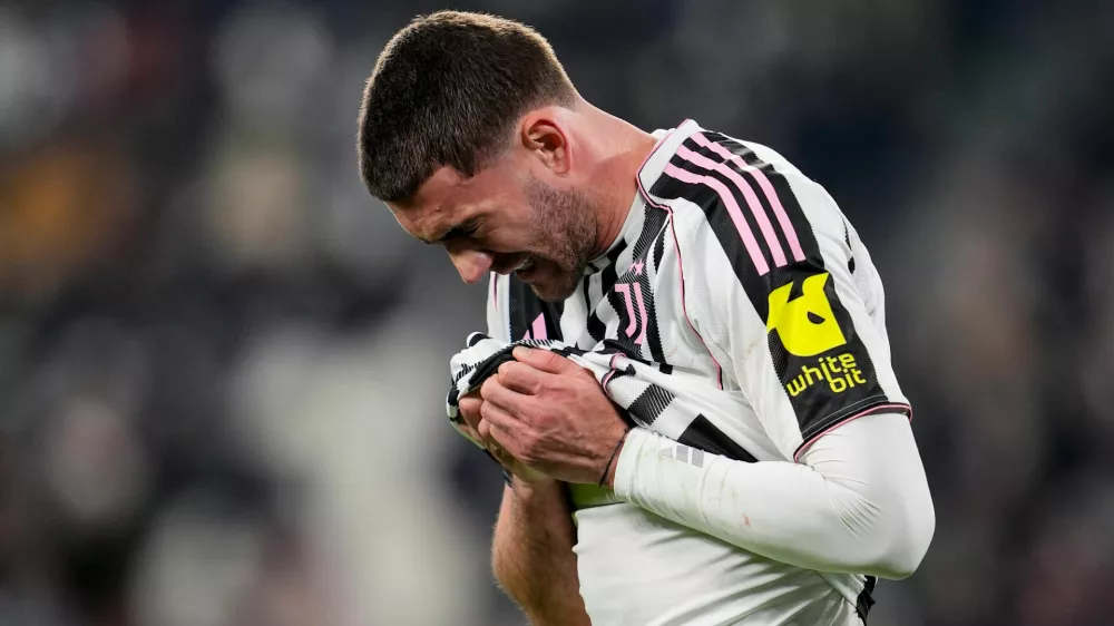 Juventus's Dusan Vlahovic reacts during the Italian Serie A soccer match between Juventus and Cagliari in Torino, Italy, Saturday, Nov. 29, 2025. (Fabio Ferrari/LaPresse via AP)