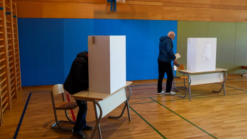 - Voli&scaron;če O&Scaron; Polje,- 23.11.2025. - Zakonodajni referendum o Pomoči pri prostovoljnem končanju življenja.//FOTO: Bojan Velikonja