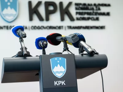Ljubljana, prostori KPK.Izjava za medije namestnice predsednika Komisije za preprecevanje korupcije (KPK) Tine Divjak v zvezi z zahtevkom za revizijo javnega narocila za nakup helikopterjev.