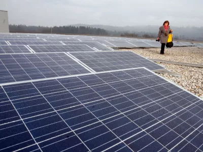 sončne celice - solarni moduli  - Tehnolo&scaron;ki park Ljubljana - nova sončna elektrarna na strehi objekta, stavba B  //FOTO: Bojan Velikonja / Foto: Bojan Velikonja