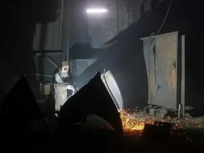 - Litostroj jeklo d.o.o., izdelava kakovostnih jeklenih ulitkov, Litostrojska cesta 44 v Ljubljani, jeklarsko podjetje - proizvodnja    //FOTO: Luka Cjuha.