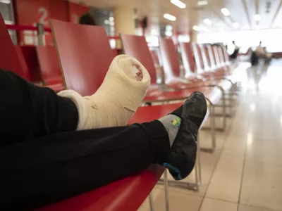 - simbolična fotografija - zdravstvo - po&scaron;kodba - zlom - mavec - gibsPacienti- 15.2.2024 - UKC Ljubljana - Urgenca// FOTO: Nik Erik Neubauer / Foto: Nik Erik Neubauer