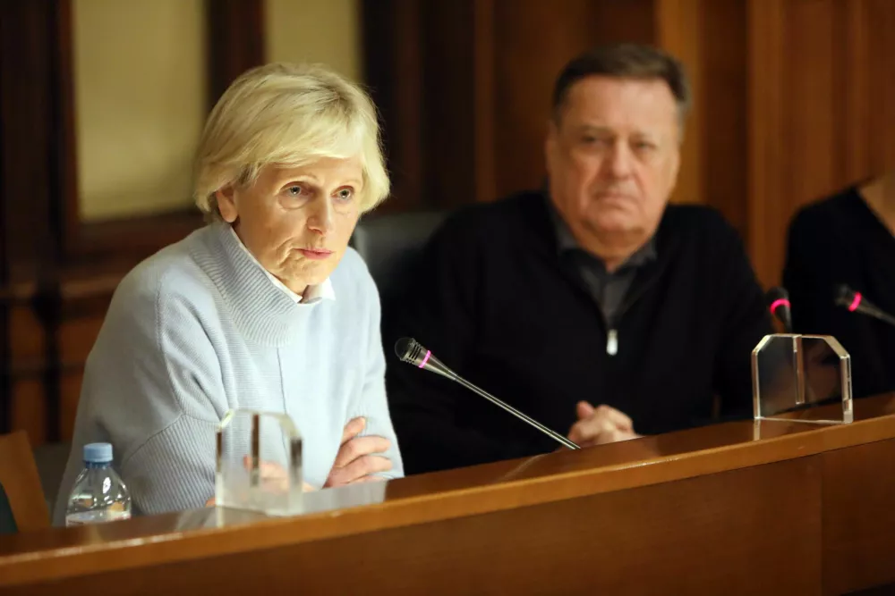 Zastopnica&nbsp;pacientovih pravic prejema pritožbe, da v&nbsp;ljubljanskih domovih, zlasti v enoti Metelkova, v popoldanskem času dela zelo malo ambulant.&nbsp; Na fotografiji direktorica ZD Ljubljana Antonija Poplas Susič in ljubljanski župan Zoran Janković. /&nbsp;Foto: Tomaž Skale