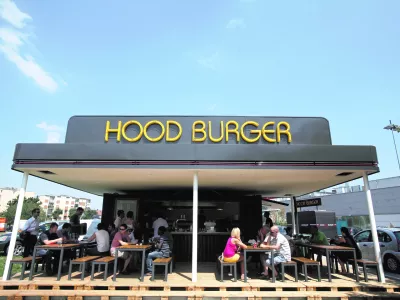- Okrepčevalnica HOOD Burger - hitra prehrana, hamburger, slovenski proizvod - pred centrom Inter&scaron;par Vič  //FOTO: Luka Cjuha