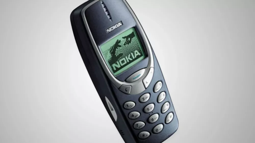 Nokia 3310 je &scaron;e vedno znana po dobri bateriji. Foto: zajem zaslona