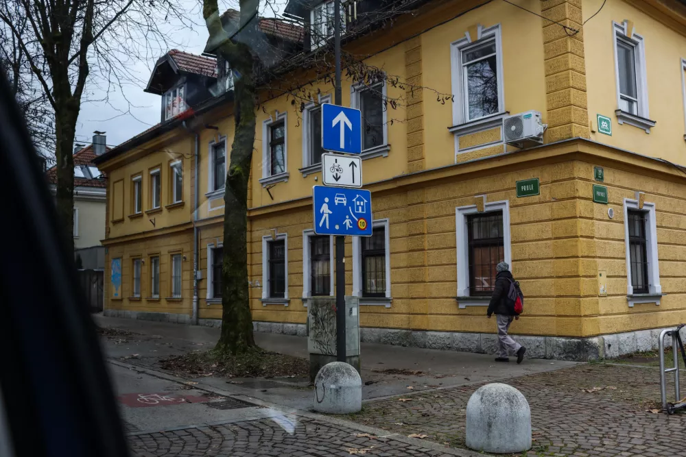 Z in&scaron;truktorjem v avtu: kje v Ljubljani naredijo vozniki največ napak?