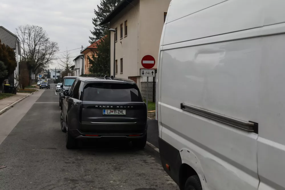 Z in&scaron;truktorjem v avtu: kje v Ljubljani naredijo vozniki največ napak?