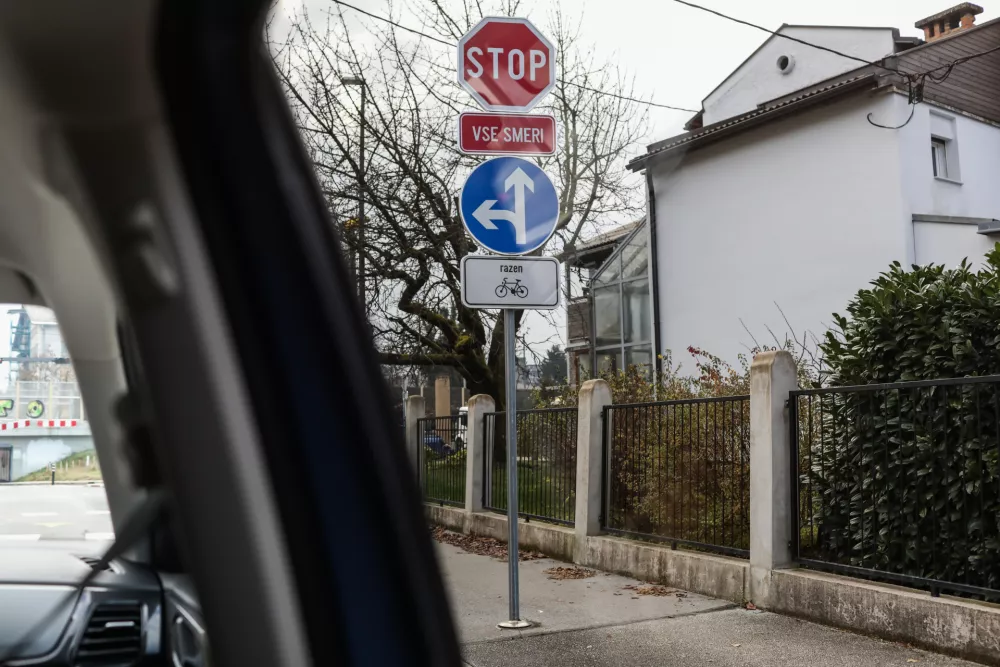Z in&scaron;truktorjem v avtu: kje v Ljubljani naredijo vozniki največ napak?