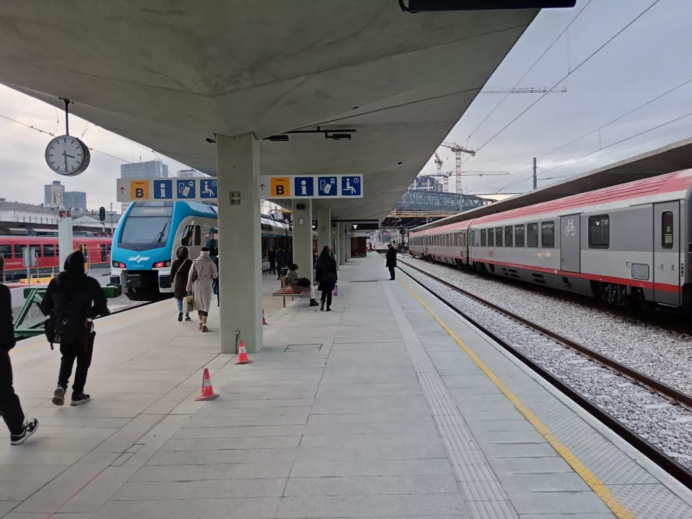 Novi peroni Železni&scaron;ke postaje v Ljubljani, severni del, zaključek prve faze gradnje. Foto: Jan Konečnik